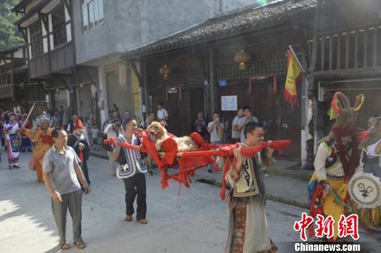 四川北川举行“六月十九”系列民俗活动重现古羌民俗文化