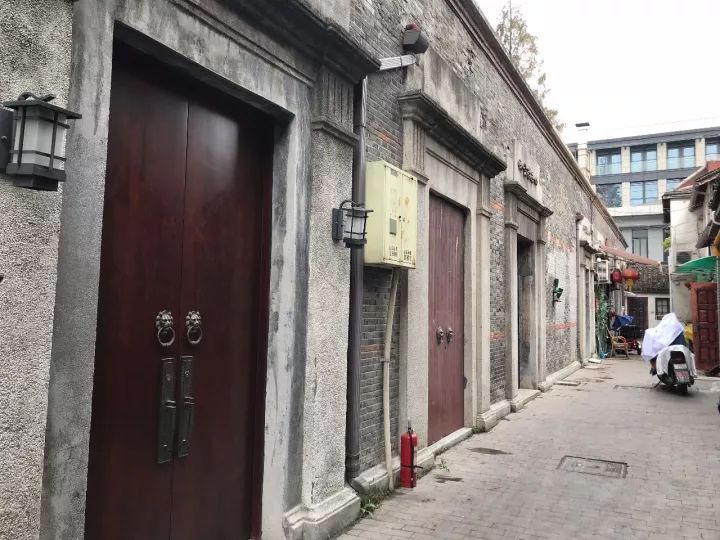 最牛房产投资!10年前360万买老破小 如今挂牌1亿元