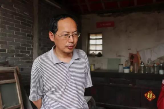 数学痴汉30年前名校肄业 回村钻研数论靠低保度日