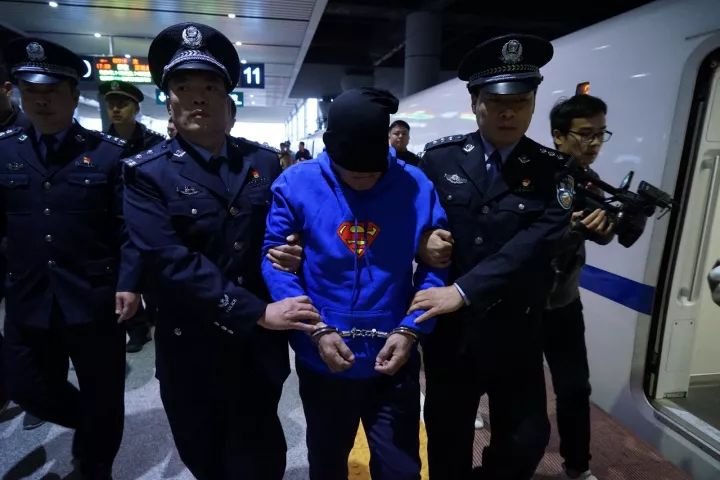 男子诈骗1620万逃国外20年  警方在菲律宾将其抓获